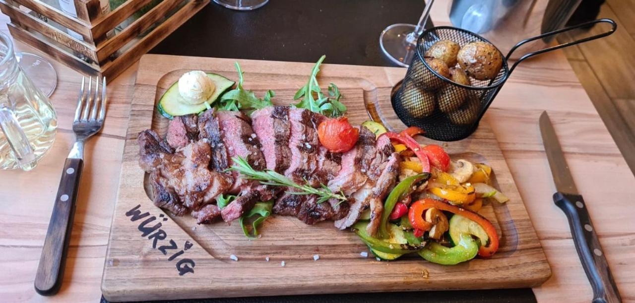 Hotel Restaurant Wuerzig In Ürzig エクステリア 写真