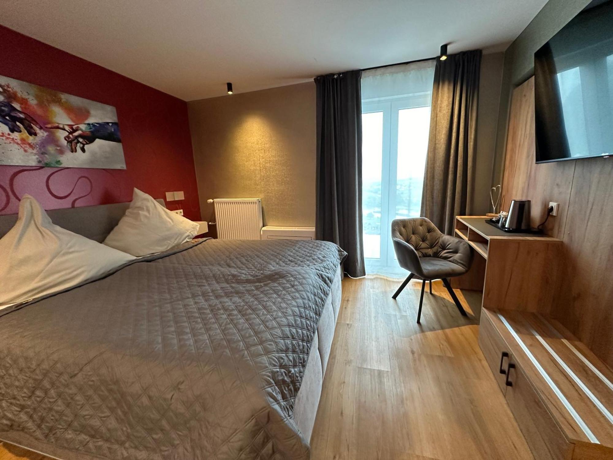 Hotel Restaurant Wuerzig In Ürzig エクステリア 写真