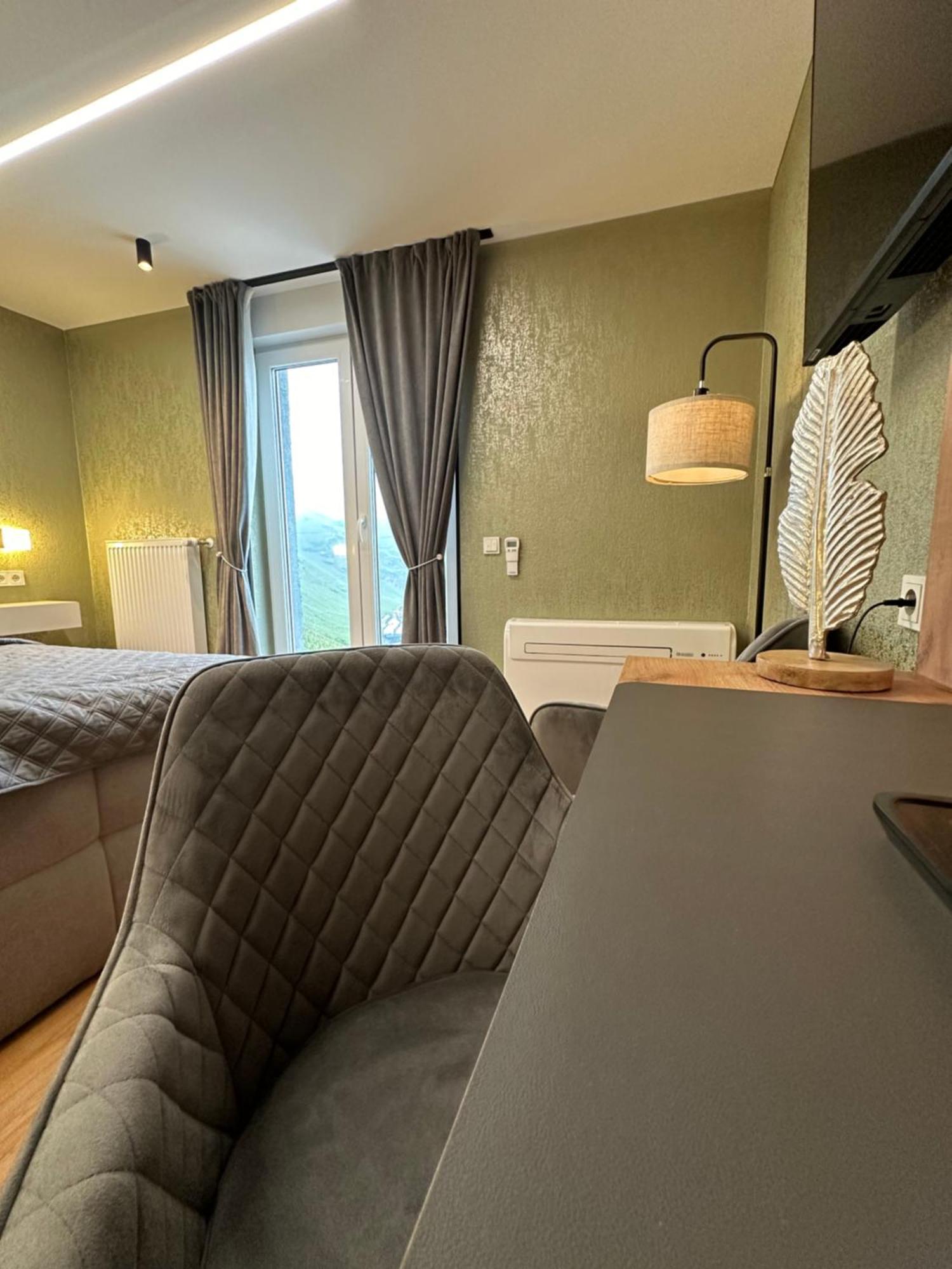 Hotel Restaurant Wuerzig In Ürzig エクステリア 写真